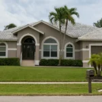 Front view of a stucco house and green front yard in Orlando, FL