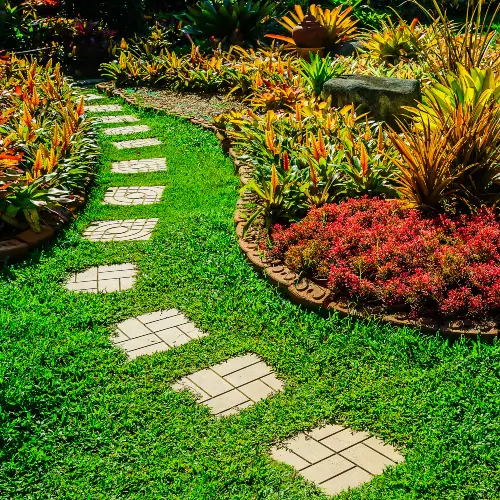 Beautifully landscaped lawn with pavers in the Orlando FL area | Grasshoppers